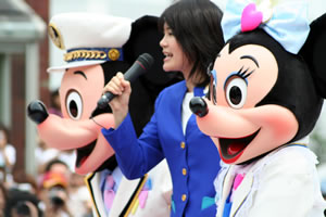 ウェルカムクルーズ:ミッキー、ミニー、東京ディズニーリゾートアンバサダー杉山尚子さん